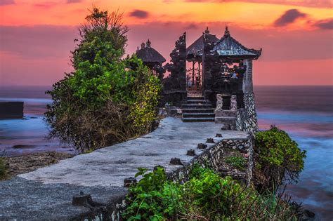  Der Tanah Lot-Tempel: Ein Meisterwerk der Harmonie und Mystik!